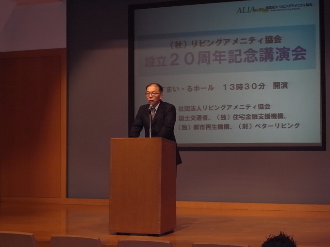 主催者を代表してあいさつする同協会専務理事の居谷献弥氏