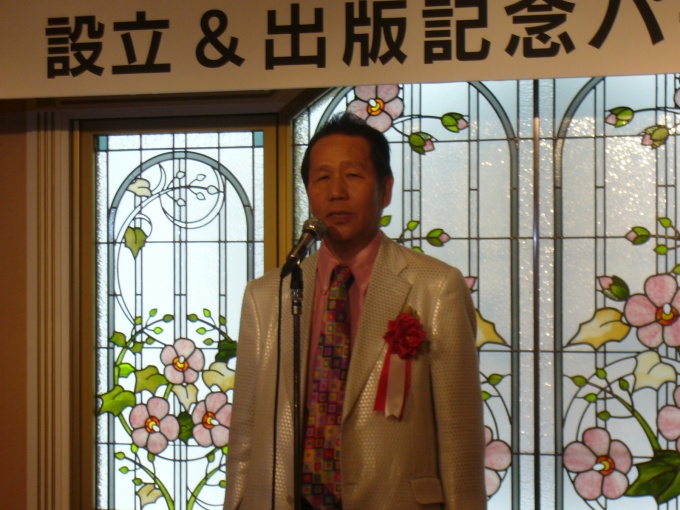 「オーナーは待ちの姿勢ではいけない。スクラムを組み、行政や国にも意見できるくらいのネットワークが必要」と話す、稲垣会長
