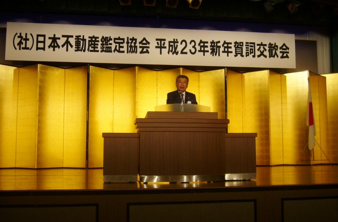 「将来ビジョンを策定し、さらに社会的責任・役割をまっとうしていく」と本年の抱負を語る神戸会長