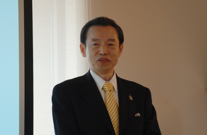 「60周年に向けて原点回帰をめざし、設計力・デザイン力を強化していく」と述べる同社代表取締役社長・荒川俊治氏