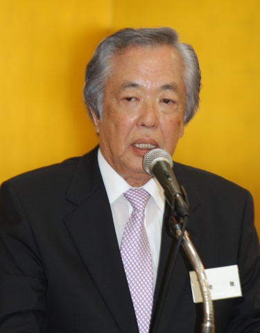 東日本大震災を受け、「安心感を持って住んでもらえるよう長期修繕計画で果たせる役割があれば」などと挨拶するマンション計画修繕施工協会会長・板倉 徹氏