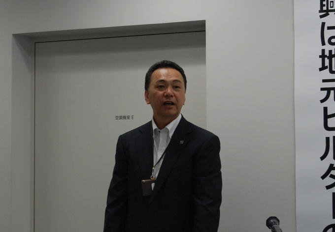 「外構などまちづくり全体を手がけることは、エコやコミュニティ創造のうえでも重要。工務店1社では難しくても、連合体として積極的にまちづくり提案できれば」と話す、宮沢俊哉主宰