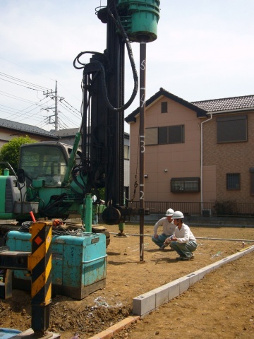 「STパイル工法」の施工風景