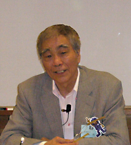 会見で話す(株)アールシーコア代表取締役の二木浩三氏