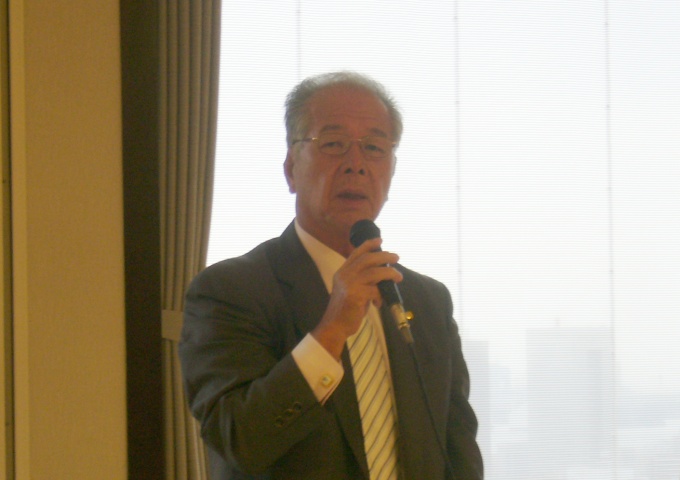 「夢のあるまちづくりを行なうユートピア構想を提案していきたい」と述べる住団連会長・樋口武男氏
