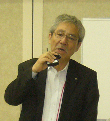 開会の挨拶をする明海大学不動産学部長の林 亜夫氏
