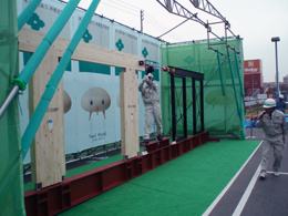 ビッグフレーム構法のビッグコラムと鉄骨の強度を比較する「引っ張り実験」(山口会場 2010年11月開催)