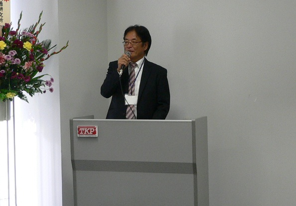冒頭の挨拶で「任意の会として30年活動を続けている団体は非常に数少なく、その点で当会を誇りに思っている」と語る同協会代表理事の杉本辰弥氏