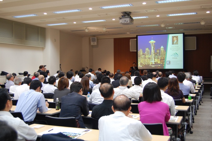 講演会には200名を超える会員が詰めかけた