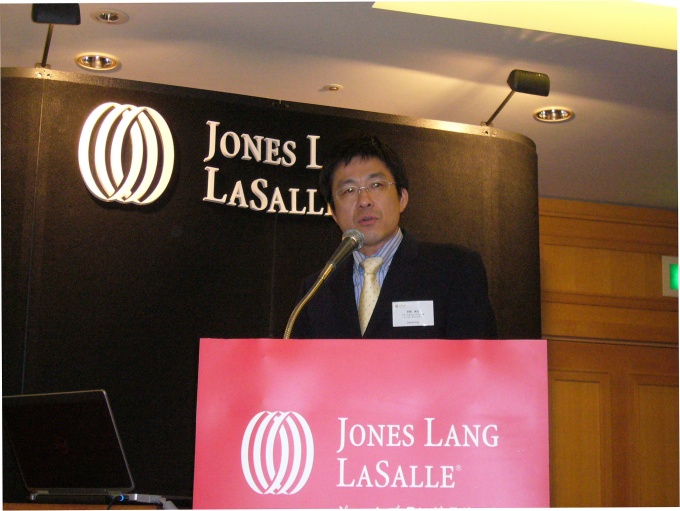 「日本市場の賃料は来年10%程度上昇し本格的な回復となる」などと話す同社ローカル・ダイレクター・赤城威志氏