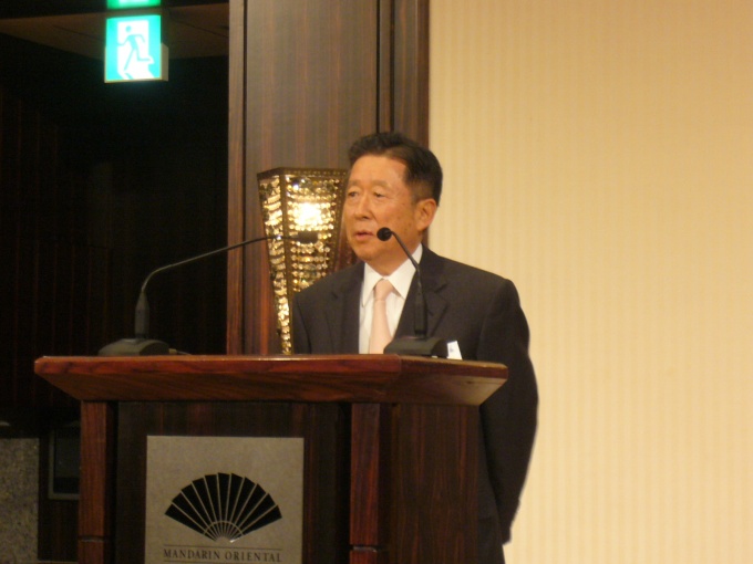 「“安心・安全・サスティナブル”な住宅提供を促進したい」などと話す同社代表取締役会長の岩沙弘道氏