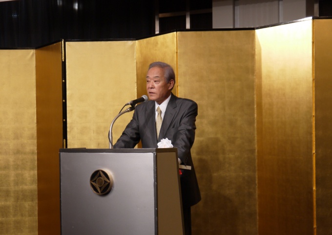 「これ以上の税負担がないよう、消費税問題をはじめ、今後も各種税体系を見直すよう、政府に提言していきたい」などと語る理事長の神山和郎氏
