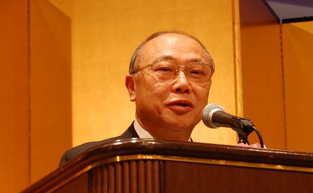 「今年を公益社団法人元年と位置付け、足元をしっかり見つめた会務運営と組織財政改革を進めていく」などと語る池田行雄会長