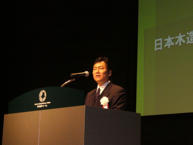 「今後の地震に備えて、耐震性の向上を図っていきたい」などと述べる理事長の小野秀男氏