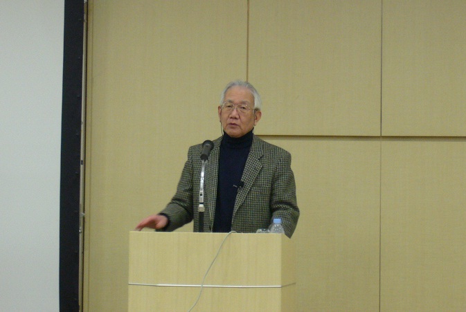 「現代の日本人は設備に頼らないと暮らせなくなっている」と指摘する作家の石川英輔氏