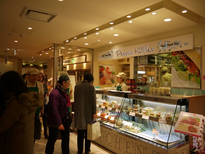 新たにテナントに加わったエスニック惣菜店の「タイフードデリ ペンシーズキッチン」