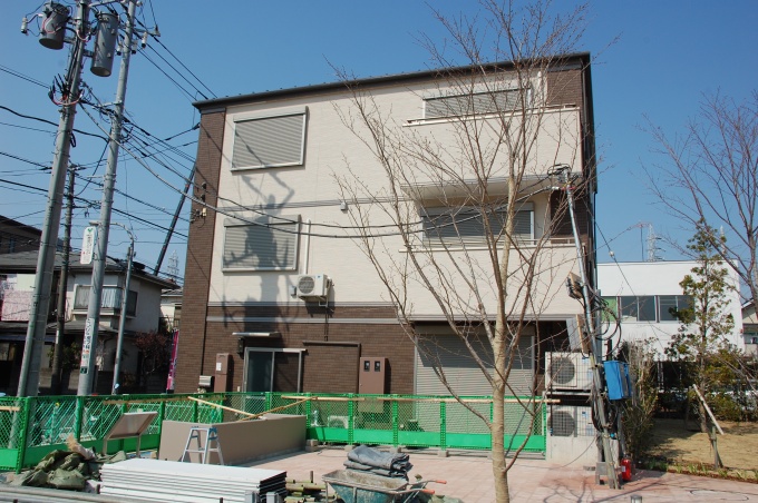 000平方メートルの広さを持つ「グランドパーク」は、周辺住民の防災拠点として設置。パーゴラテント、マンホールトイレ、かまどベンチ、ソーラーライトなどの防災機能を持たせた