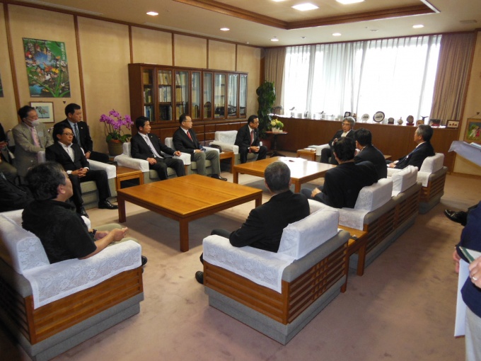 4月3日に行なわれた会談の様子