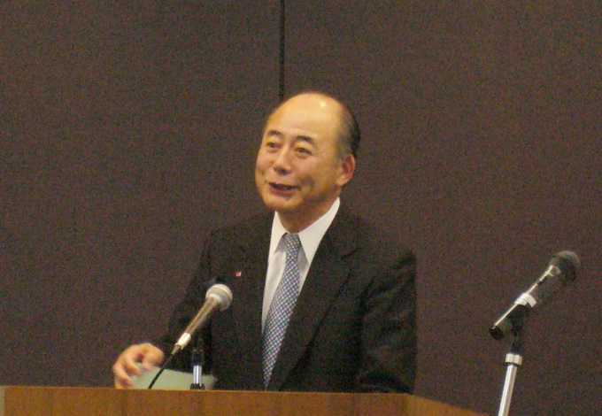 「創業40周年を迎えるにあたり、さらなる競争力の強化、収益力の拡大に取り組んでいきたい」などと話す三井ホーム(株)代表取締役社長・生江隆之氏