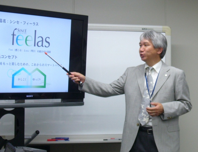 「風と光を採り入れた、快適な住まいを提案していく」と述べるトヨタホーム(株)商品開発部主査ユニット チーフエンジニアの東 真澄氏