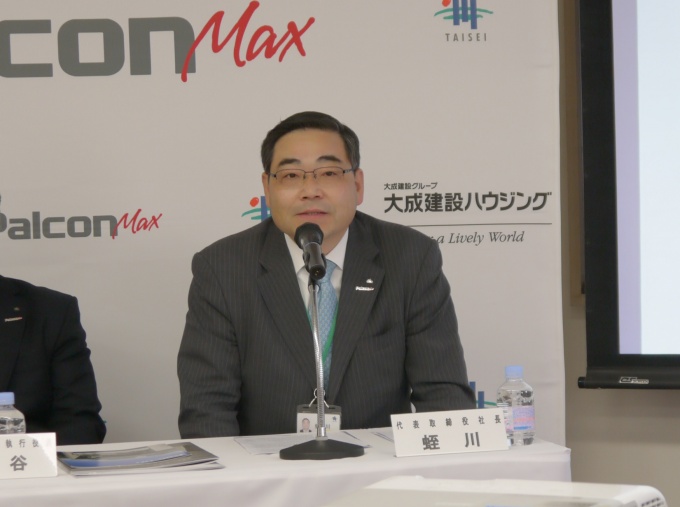「都市部を中心に、年間500棟の販売を目指していく」と述べる大成建設ハウジング(株)代表取締役社長の蛭川哲夫氏