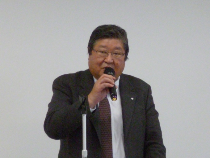 開会の挨拶で「登録制度がスタートしたことを機に、よりいっそうの健全な経営と、入居者への『安心・安全の住まい』を提供することに邁進していきたい」と話す、同協議会会長の田村 實氏