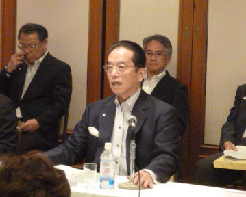 「消費税の見直しを引き続き要望していきたい」と述べる(社)プレハブ建築協会会長の和田 勇氏