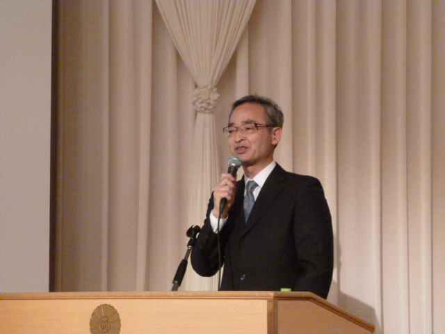 総会の挨拶で「公益財団法人としてスタートを切ったのを機に、あらためて賃貸管理業の進むべき道筋について考えていく」と話す塩見支部長