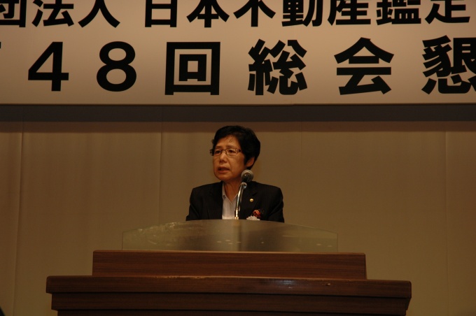 「ビジョンを基にした新たな事業をさらに深化させ、持続性のある鑑定評価制度の確立を目指したい」と話す緒方会長