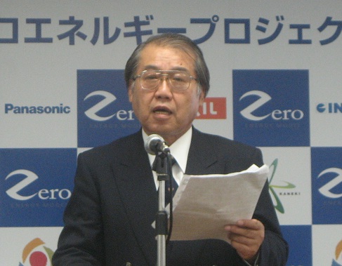 「厳しい自然環境にモデル棟を建設した」と話す(株)アサカワホーム代表取締役の細渕弘之氏