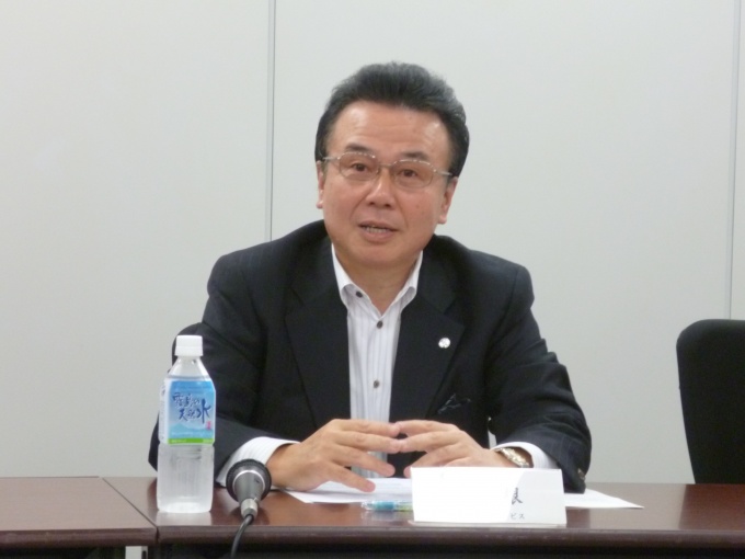 「管理組合のコミュニティ形成支援のため、標準管理規約の整備を行ない、安心して組合活動に臨めるよう全力でサポートしていきたい」と話す山根理事長