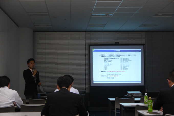 調査結果を報告する(株)リクルート住まいカンパニーMP統括部SUUMOネット推進部の吉崎弘光氏