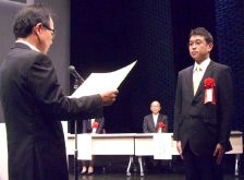 表彰を受ける村田社長