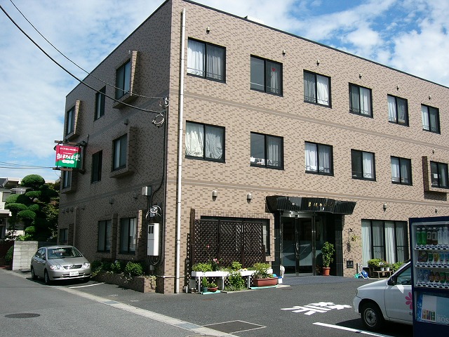 千葉市中央区に立地する住宅型有料老人ホーム「リアンレーヴ蘇我弐番館」外観