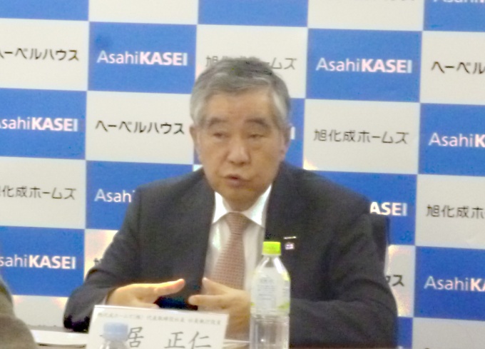 「当社は1人当たりの生産性が高いことが強み」と話す旭化成ホームズ(株)代表取締役社長・平居正仁氏