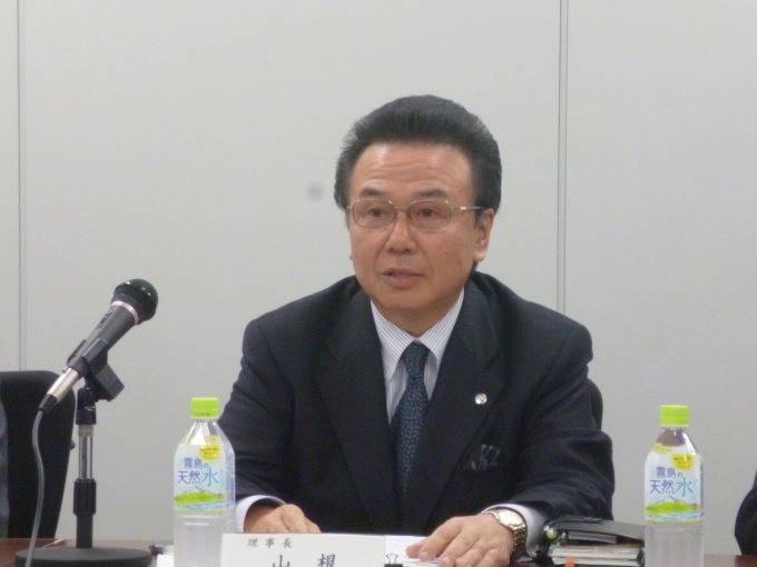 「地域自治体との連携を図り、マンションと地域が一体となった“問題解決型コミュニティ”へと発展させるのが理想」などと話す山根理事長