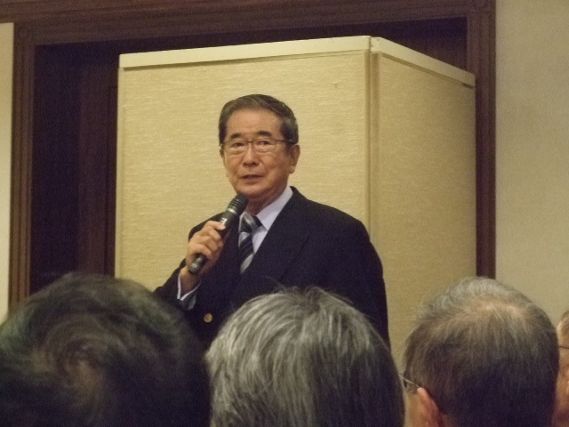 前東京都知事の石原慎太郎氏も途中から参加し、聴講席側からエールを送った