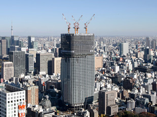 建設中のビルの様子