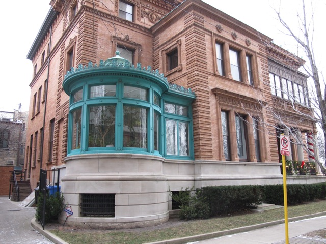 シカゴ市内にある1894年に建てられた由緒あるリングレィマンション。9BR、9億円で売りに出されている(イリノイ州シカゴ市)