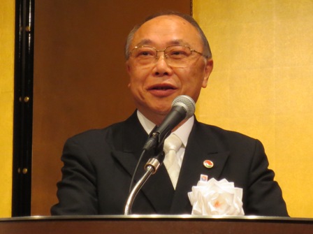 「現在の33支部を3分の1程度に統合するなど、組織・財政の立て直しを図りたい」などと抱負を語る池田行雄会長