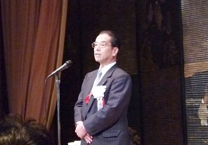 「住宅は内需拡大の柱であり、日本再生のために、政治で後押ししてもらうよう、陳情していく」と述べる(社)プレハブ建築協会協会会長の和田 勇氏