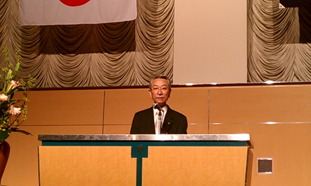 挨拶する細井本部長
