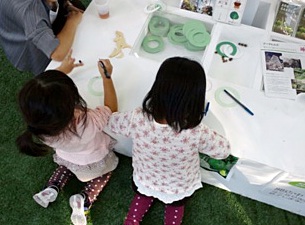 「全国都市緑化フェア」で子供向けワークショップの様子