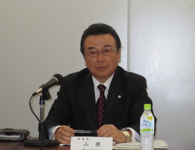 「マンション管理という業務を広く周知していきたい」などと話す山根理事長