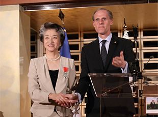 同社取締役で森美術館理事長の森 佳子氏が「レジオン・ドヌール勲章」を受章