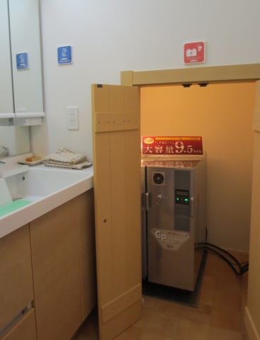 家庭用鉛蓄電池「CPユニット」。大きさは約70cm角と、コンパクト