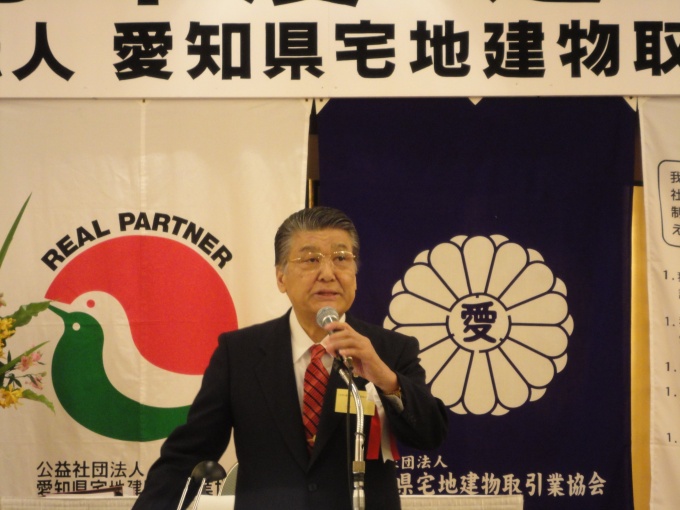 「今年度も社会貢献・業界発展に務めていきたい」と挨拶する山田 美喜男会長