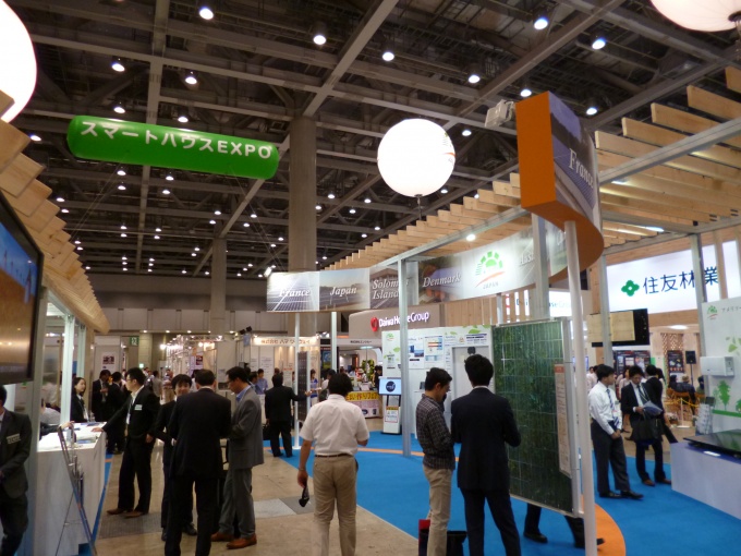 展示会の様子。住宅メーカー、ビルダー・工務店、建築設計事務所など319社が出展
