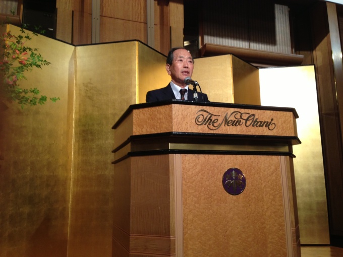 「今年度は、業務合理化や会員増に注力していく」と述べる佐藤紀一会長