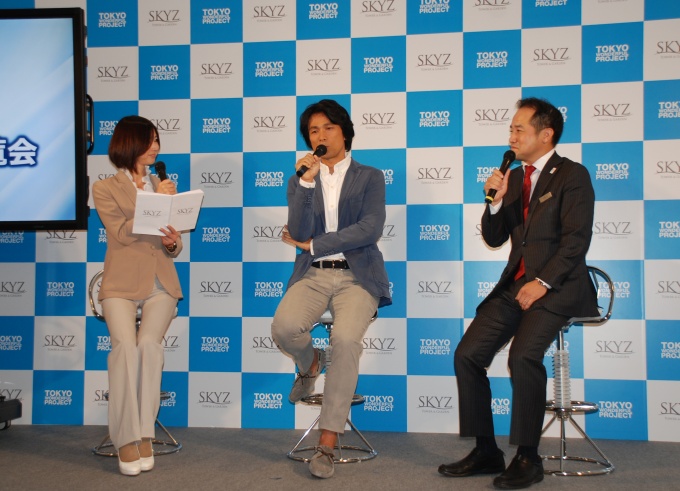 4日の記者会見では、イメージキャラクターを務める俳優の江口洋介さん(中央)が、三井不動産レジデンシャル都市開発二部営業室室長・齋籐 裕さんとトークショーを行なった